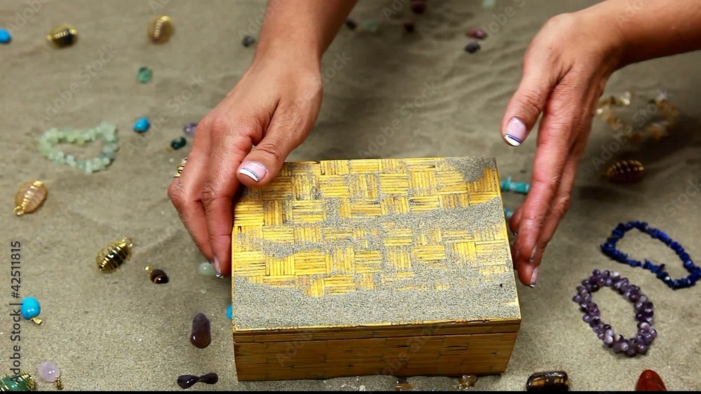 le sable et les bijoux