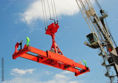 Bild auf Leinwand Automatic spreader and crane îò the sky