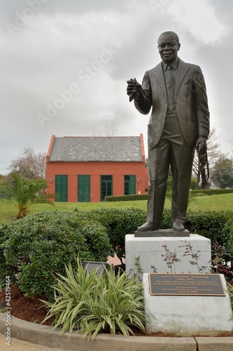 Bild auf Leinwand Louis Armstrong Park mit Denkmal in New Orleans
