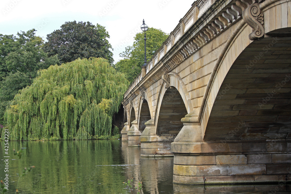 Fototapeta premium Serpentine bridge, London