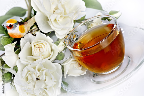 Tè caldo con rose bianche - tea and bouquet 