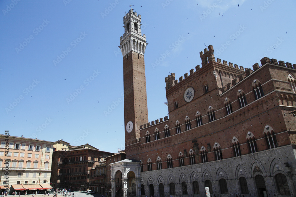Siena, il Palazzo Pubblico con la Torre del Mangia