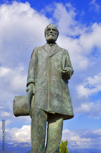 grèce; ioniennes, kefalonia : Lixouri, port : statue