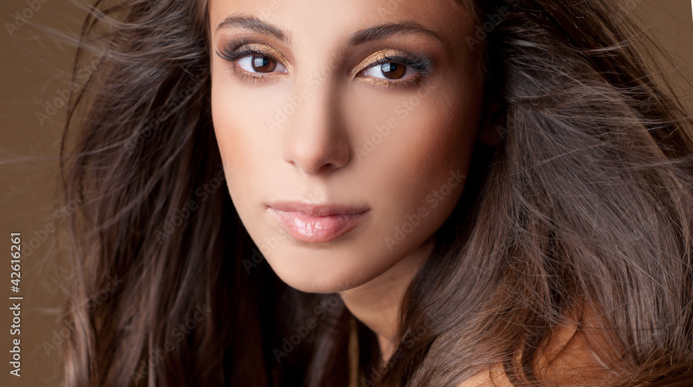 Obraz premium beautiful brunette