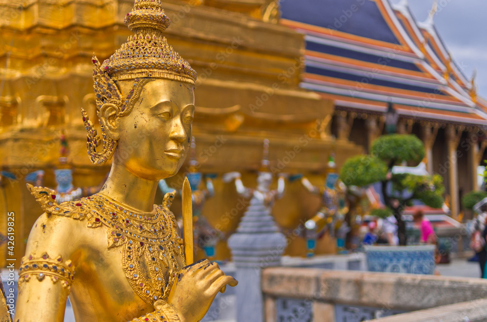 The giant statue supporting golden pagoda on Grand Palace in Phr