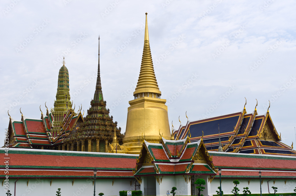 Fototapeta premium Wat Phra Kaew Grand Palace in Bangkok, Thailand
