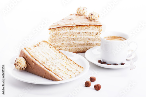 Bilde på lerret nusstorte mit kaffee auf weissem hintergrund