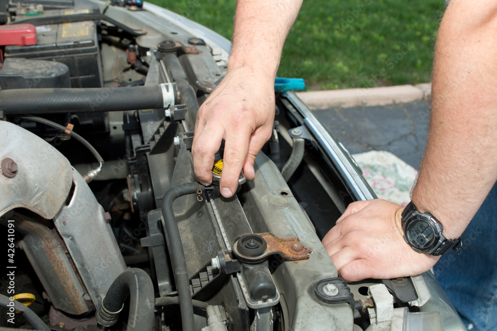 Fototapeta premium Mechanic fixing car