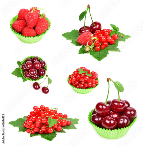 Fototapeta Naklejka Na Ścianę i Meble -  fresh berries in paper form on white background collage