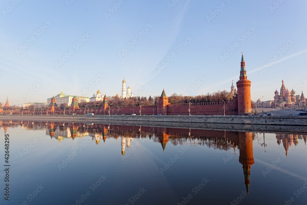 Obraz premium Russia, Moscow, type to Moscow Kremlin and river