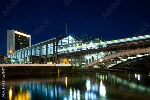 bahnhof friedrichstrasse berlin