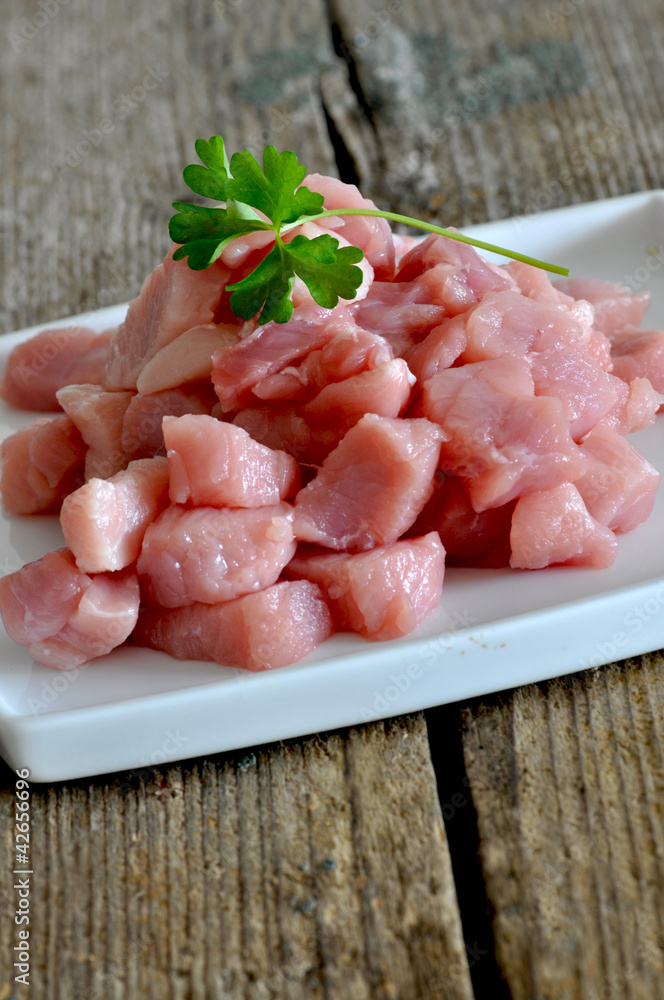 Schnitzel in Stücke geschnitten Schnitzel in Stücke geschnitten