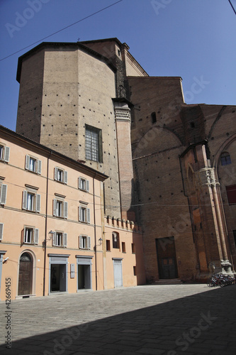 Bologna,Piazza e monumento a Galvani