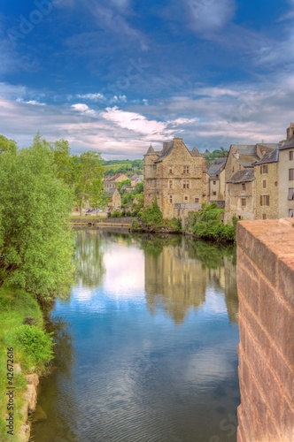 Sur le Pont Vieux:le vieux palais,Espalion,Aveyron.