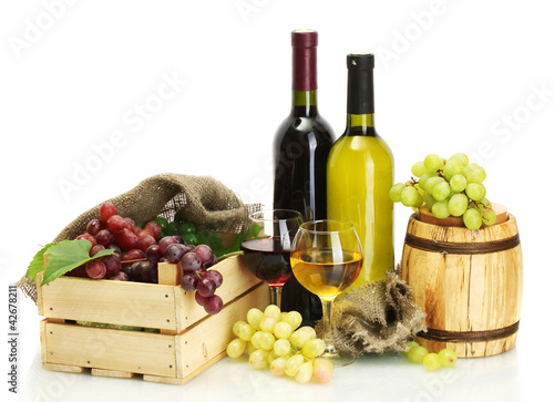 barrel, bottles and glasses of wine and ripe grapes isolated