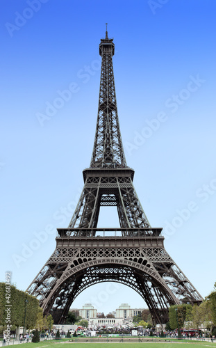 The Eiffel Tower © Roman Sigaev