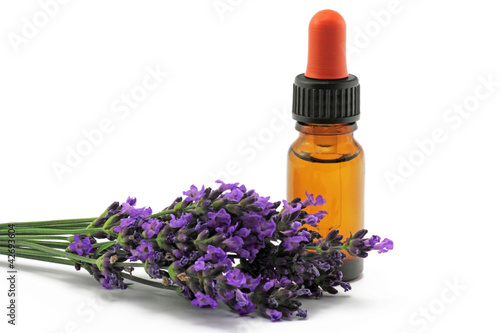 Fototapeta Naklejka Na Ścianę i Meble -  tropfen mit lavendel