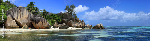 panorama sur anse source d'argent aux seychelles photo