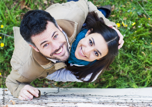 Pareja joven de enamorados