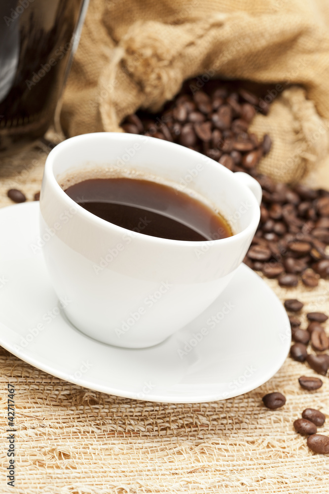 Obraz premium Black Coffee with coffee beans