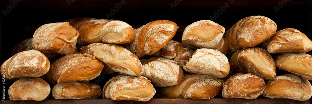 Viele frisch gebackene Brote