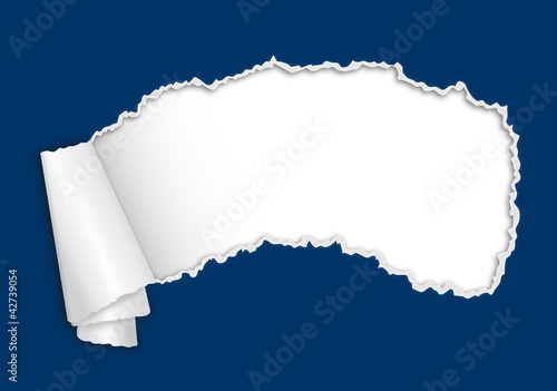 aufgerissenes Papier mit Textfreiraum