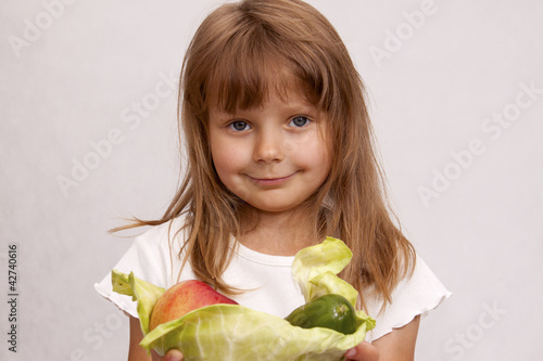 Dziewczynka z warzywami