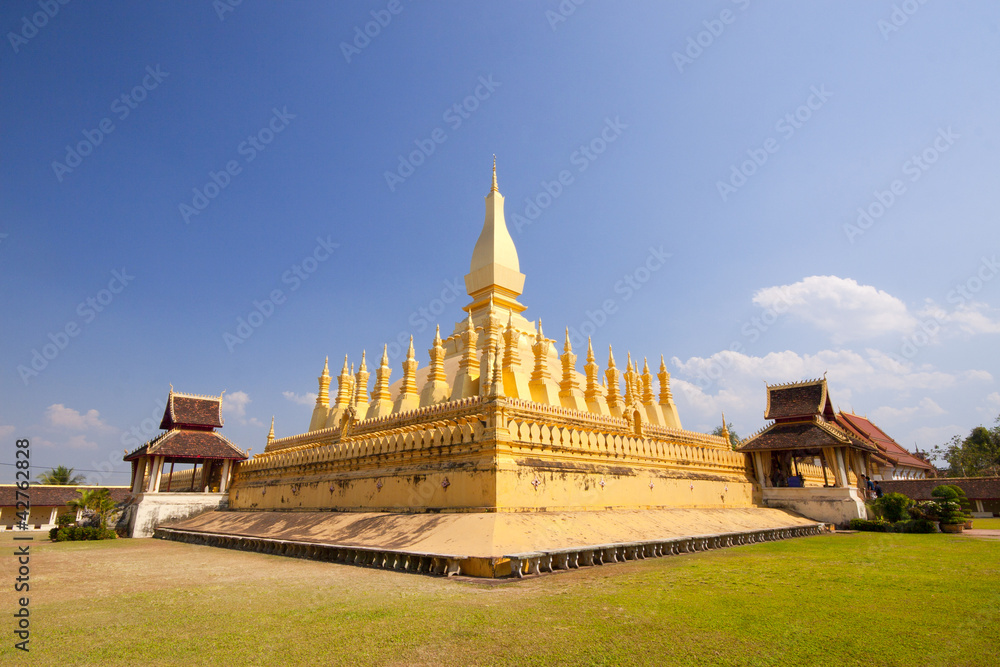 Fototapeta premium Golden pagada in Wat Pha-That Luang, Vientiane, Laos.