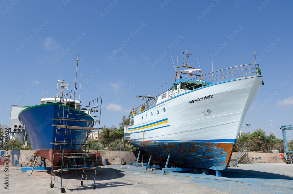 Fototapeta premium Bateaux en réparation