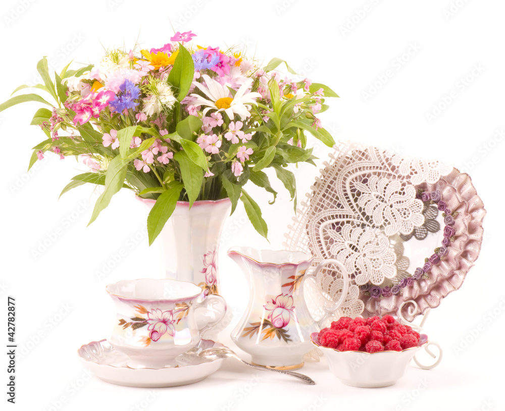Wunschmotiv: Vintage elegant teacups, raspberry and flowers #42782877