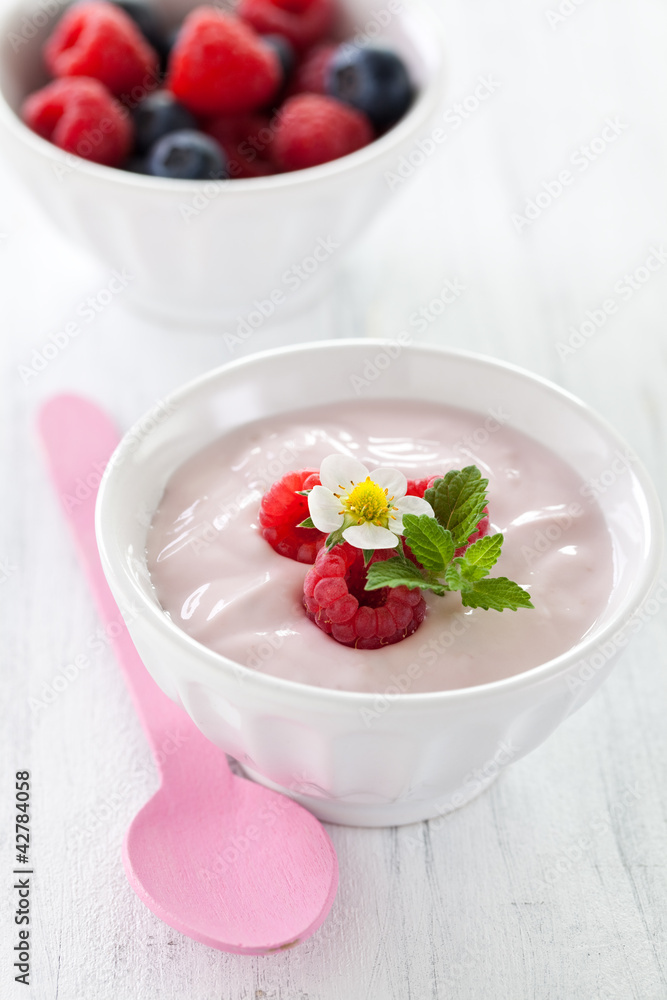 frischer Himbeerjoghurt frischer Himbeerjoghurt