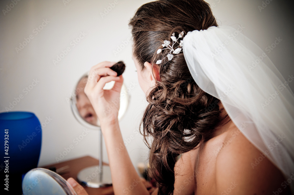 Fototapeta premium bride and mirror
