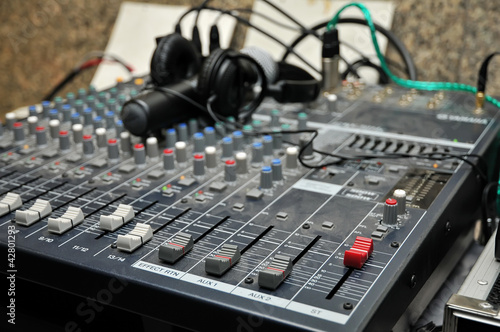 Sound mixer © phanlop88