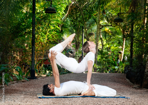 Foto Acroyoga in the garden