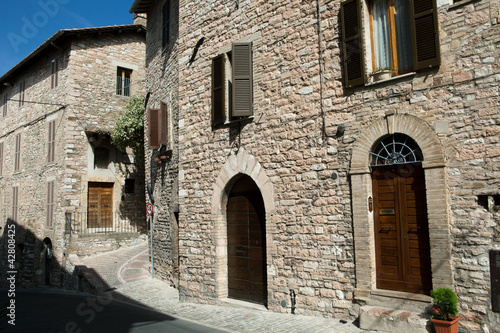 Fototapeta Naklejka Na Ścianę i Meble -  Medieval street in the Italian hill town of Assisi
