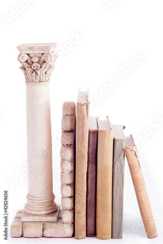 Schilderij op canvas Roman column bookend and old books