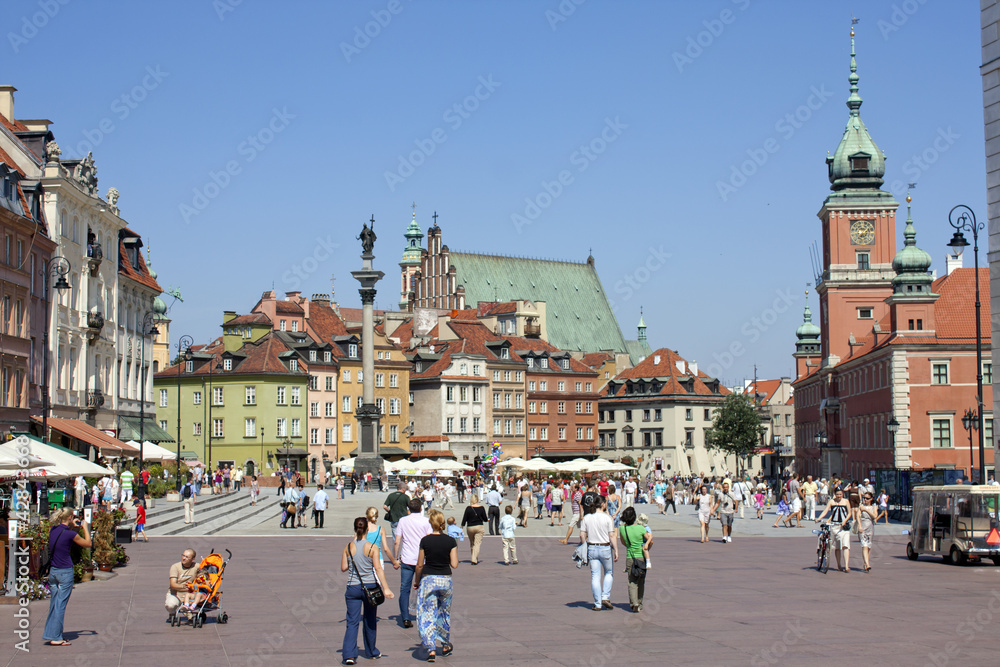 Warsaw life on the castle square with people - obrazy, fototapety, plakaty 