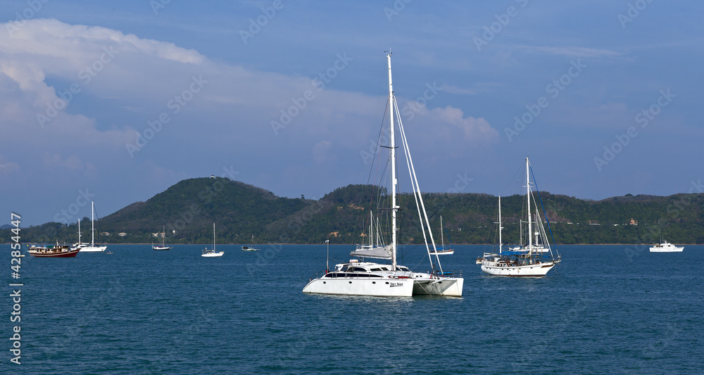 Яхты на рейде. Yachts in the harbor. Яхты на рейде. Yachts in the harbor.