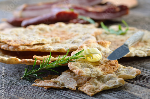 Knuspriges Südtiroler Schüttelbrot photo