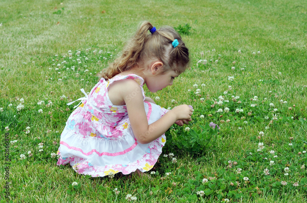 Fototapeta premium Baby and Flower