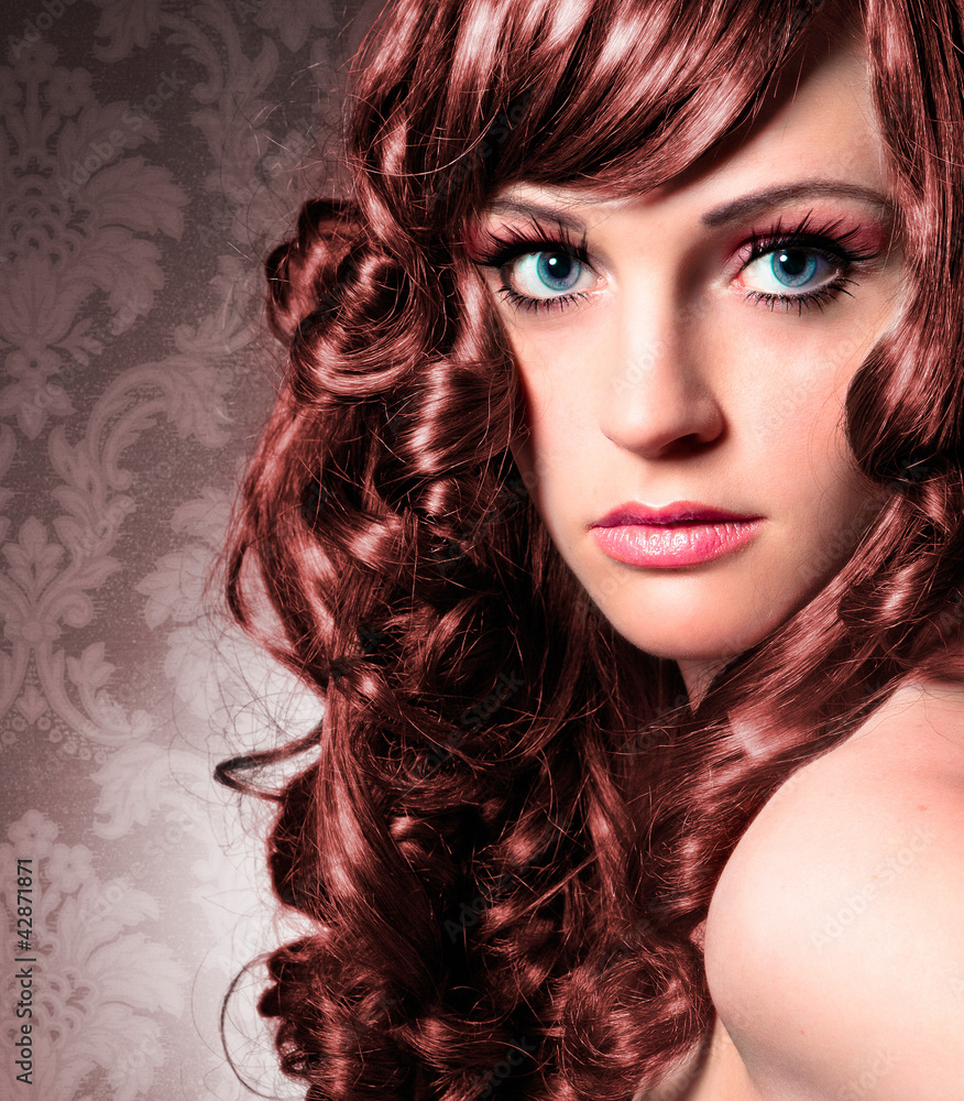 Fototapeta premium elegant woman with brown curly hair / haircolors-16
