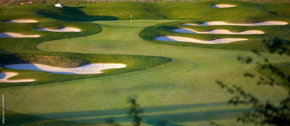 Fototapeta premium Idyllic Golf Course Hole Scene