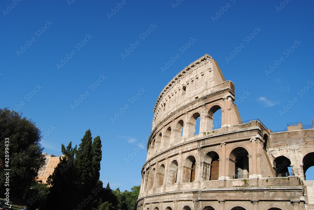 Vista parcial del Coliseo. Roma