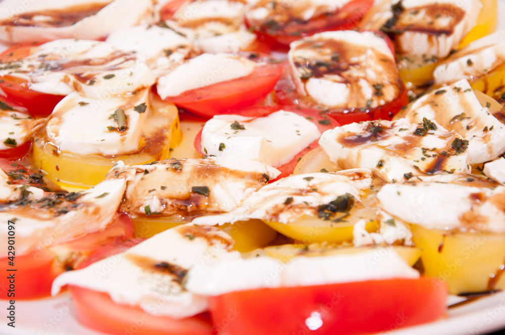 Obraz premium Tomaten mit Mozarella