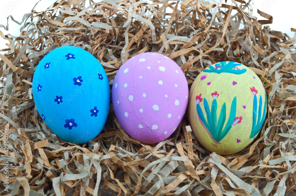 Obraz premium Colorful easter eggs on a white background