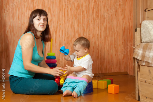 Obraz na plátne mother puts   baby on   potty