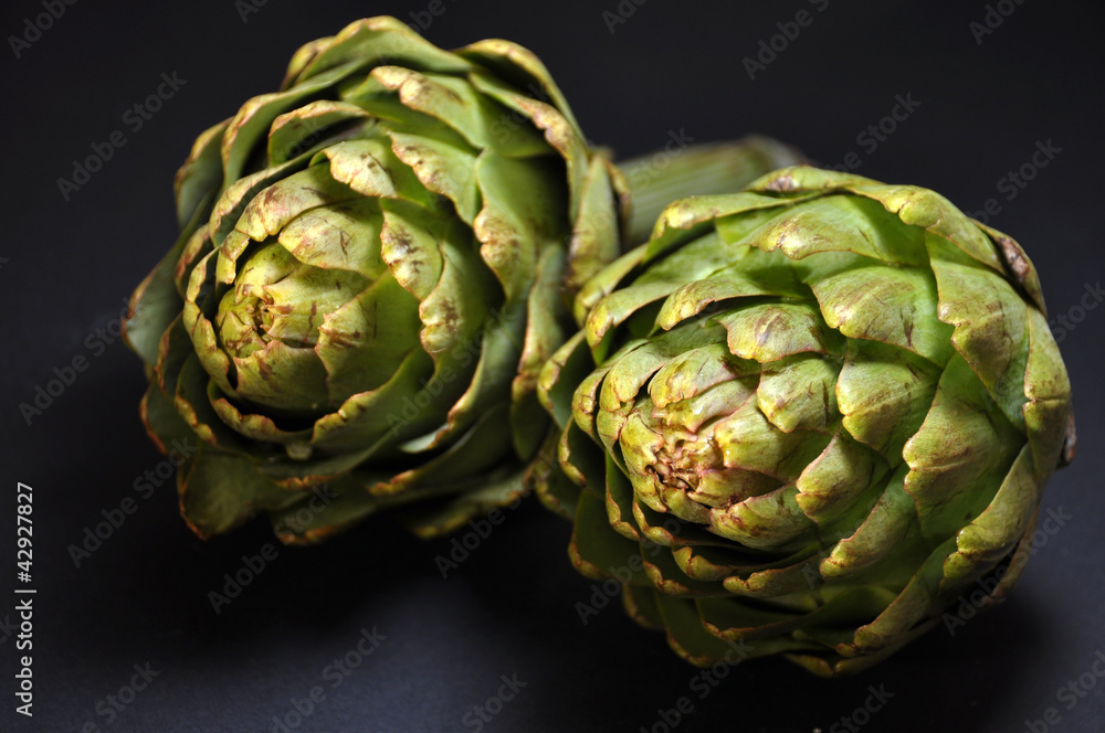 Obraz premium carciofi su sfondo nero