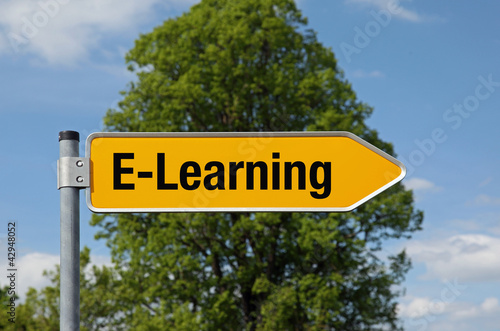 Pfeil mit Baum E-LEARNING