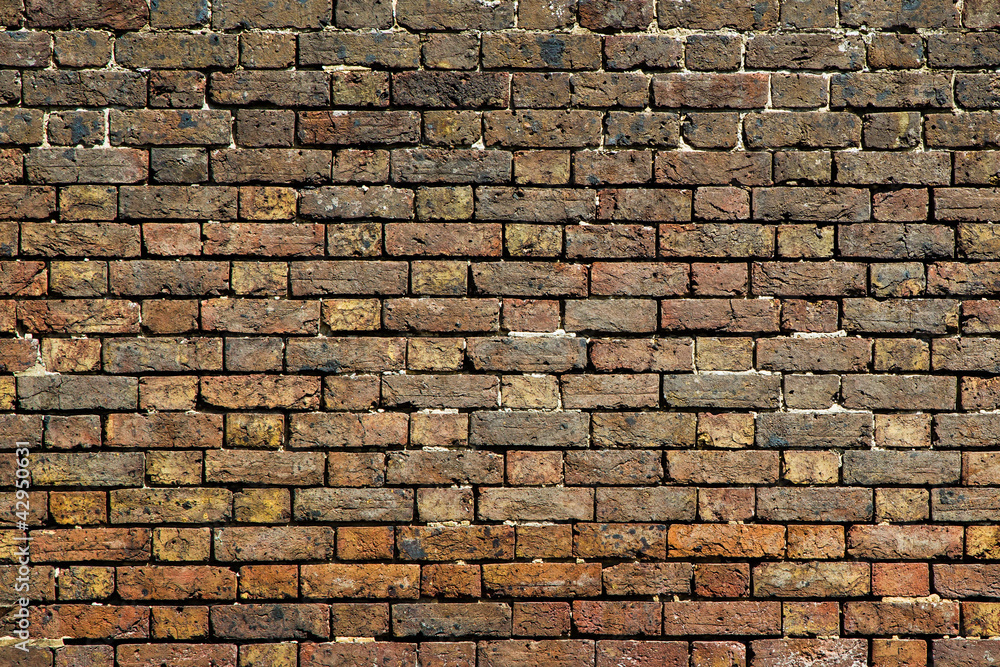 Obraz premium Old dirty brick wall background front view