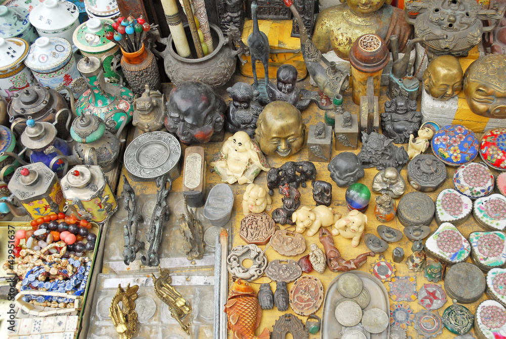 Fototapeta premium Shanghai, Dongtai antique street market